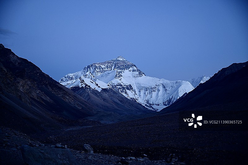 亲自来看一眼珠穆朗玛峰图片素材