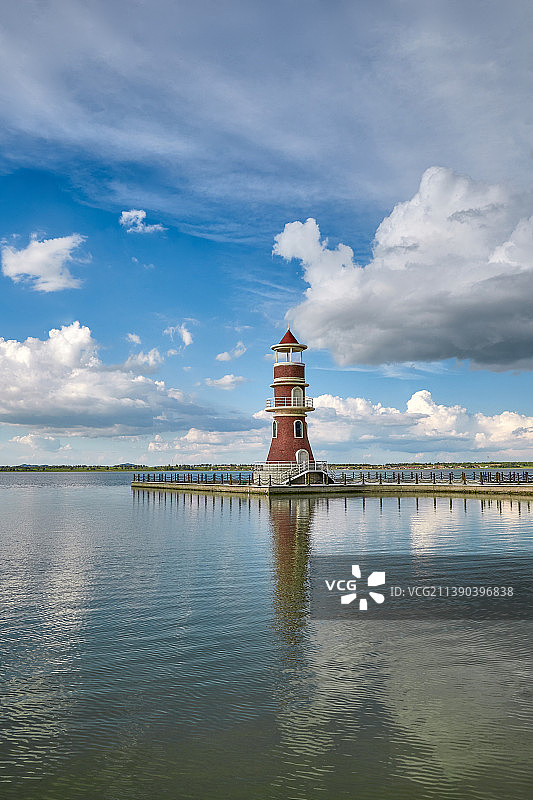中国河北省张家口沽源县天鹅湖景区湖畔灯塔图片素材