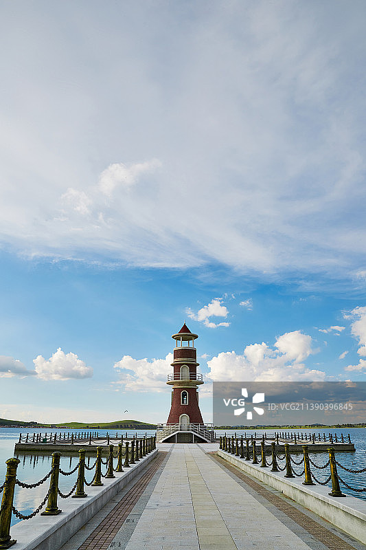 中国河北省张家口沽源县天鹅湖景区湖畔灯塔图片素材