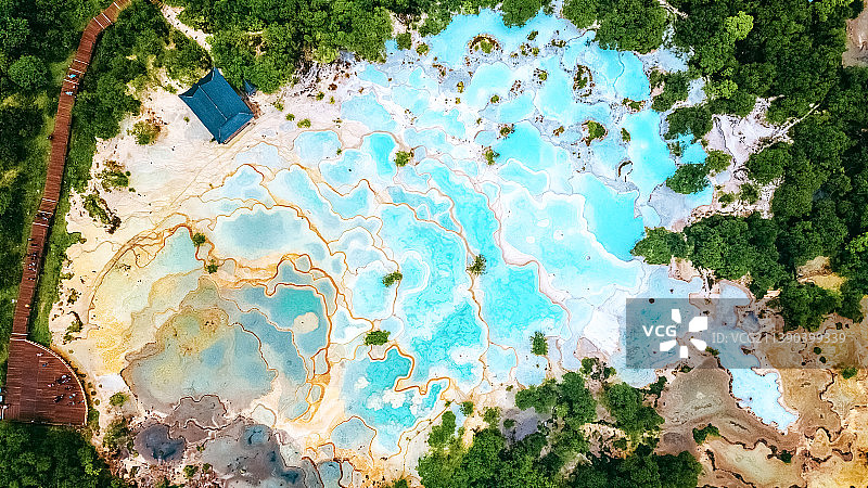 人间瑶池(四川阿坝黄龙五彩池)图片素材