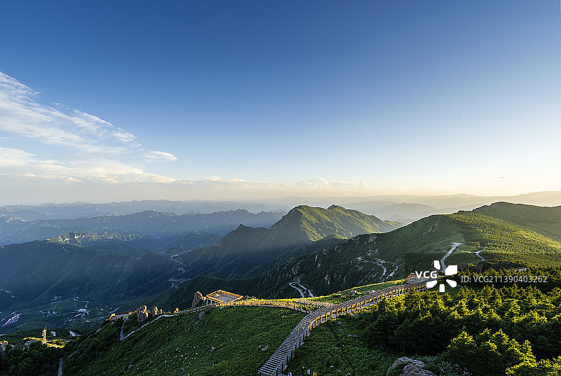 北京房山百花山夏季栈道图片素材