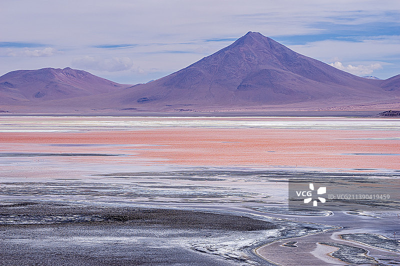 玻利维亚国家公园保护区的高原七彩湖泊图片素材