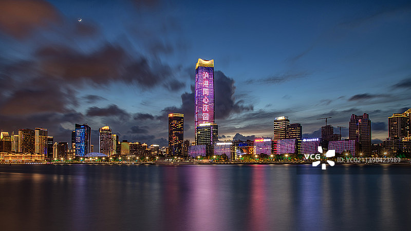 沪港同庆回归25周年-虹口滨江夜景图片素材