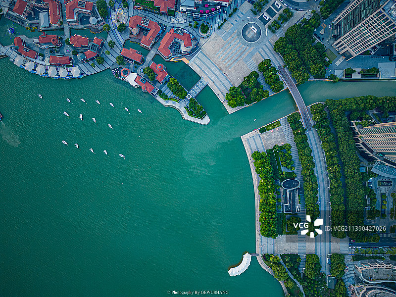 航拍视角下的金鸡湖月光码头图片素材