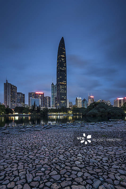 荔枝公园拍摄罗湖区双子楼图片素材