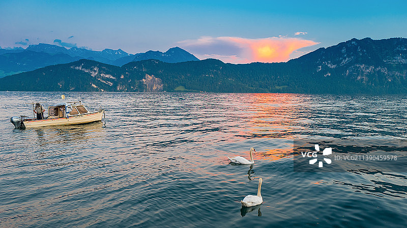 瑞士卢塞恩琉森湖的日落时刻图片素材