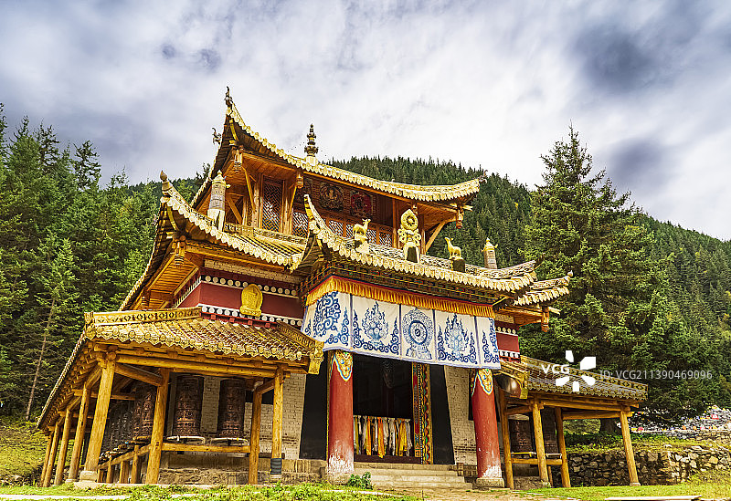 牟泥沟风景区内扎日寺院图片素材
