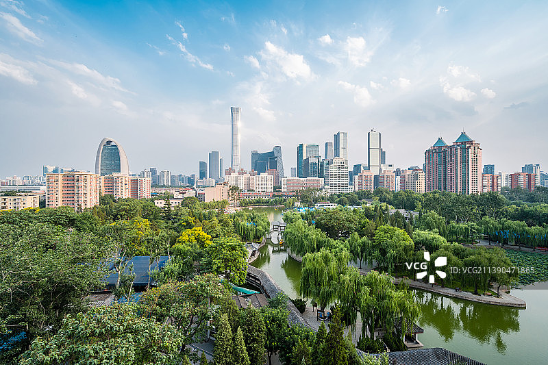 北京国贸CBD建筑群和团结湖公园城市天际线日落图片素材