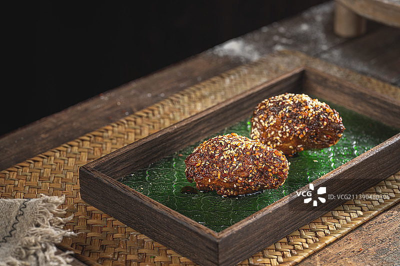 家乡 复古风 乡村风 中式 美食 五香 兔头 特写图片素材