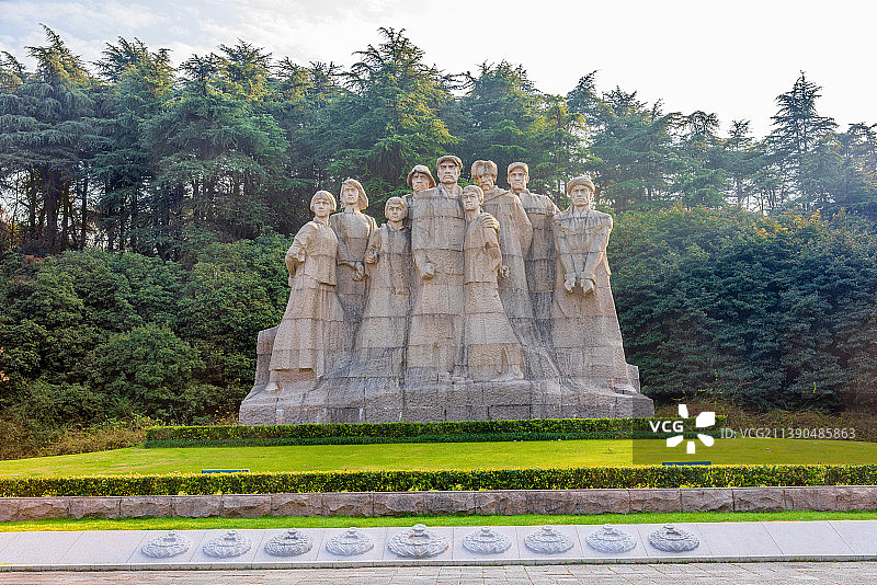 中国江苏南京雨花台烈士陵园烈士就义群雕图片素材