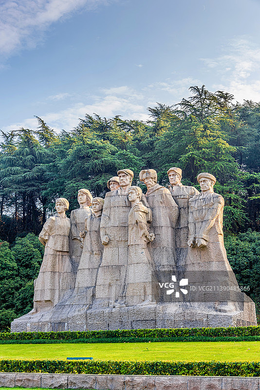 中国江苏南京雨花台烈士陵园烈士就义群雕图片素材