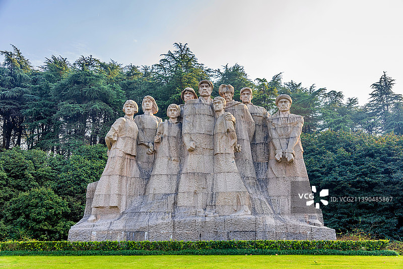 中国江苏南京雨花台烈士陵园烈士就义群雕图片素材