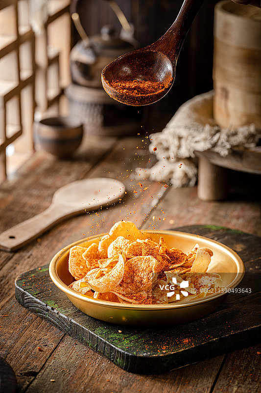 贵州菜 复古风 乡村风 特写 美食 家乡 油炸食品 土豆片 洋芋片图片素材