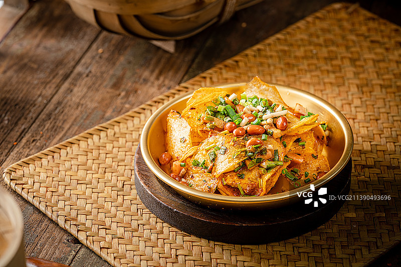 贵州菜 复古风 乡村风 特写 美食 家乡 油炸食品 土豆片 洋芋片图片素材