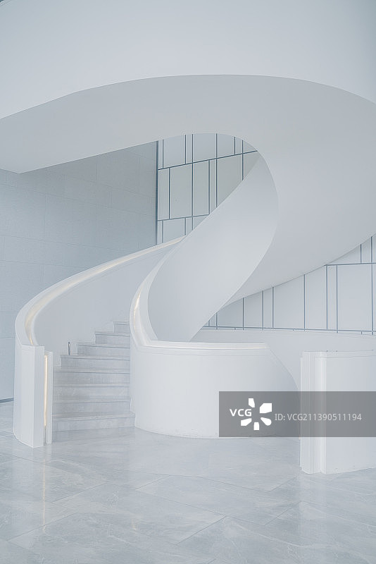 现代白色旋转楼梯图片素材