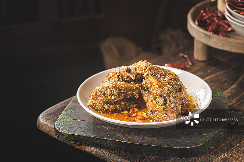 中式复古风 乡村风 美食 家乡 特写 五香 兔头图片素材