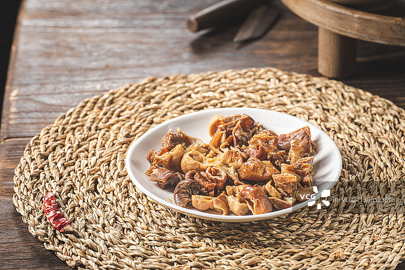 中式复古风 乡村风 美食 家乡 特写 卤 肥肠图片素材