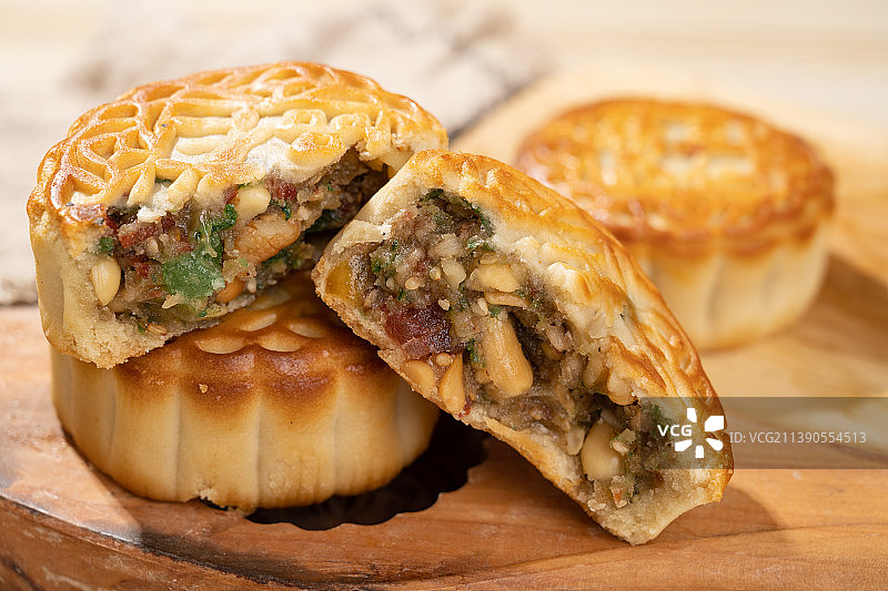 中秋节五仁月饼图片素材