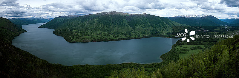 喀纳斯湖全景图片素材