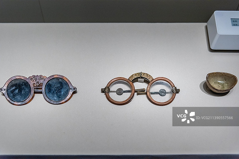 清代玻璃眼镜图片素材