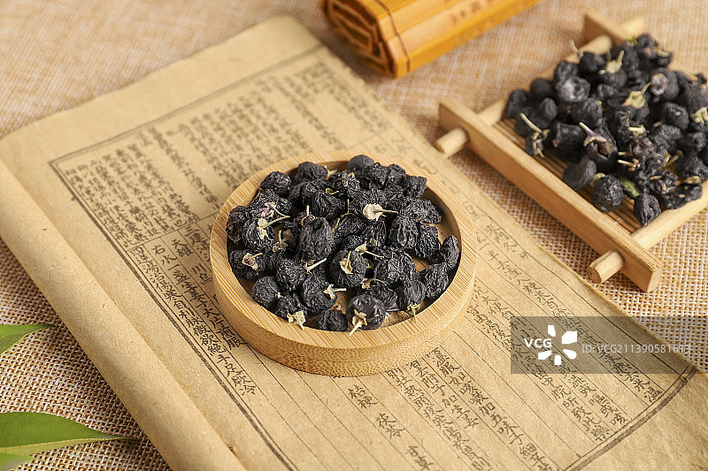 中华传统药材花茶黑枸杞图片素材