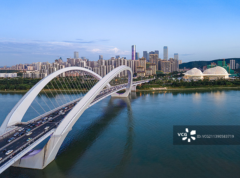 航拍南宁大桥与广西文化艺术中心风光图片素材