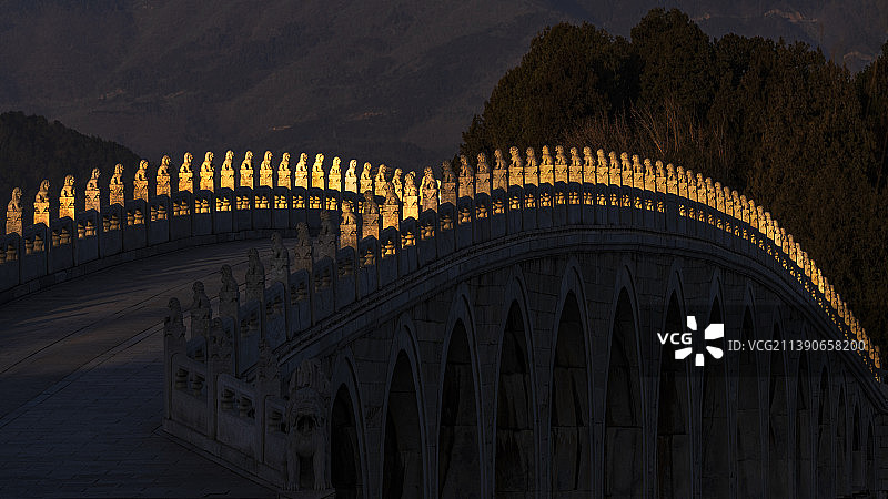 颐和园 十孔桥 石狮光影图片素材