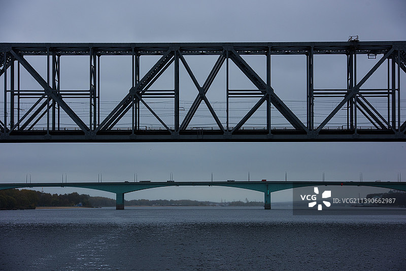 伏尔加河(Volga River）上的桥梁图片素材