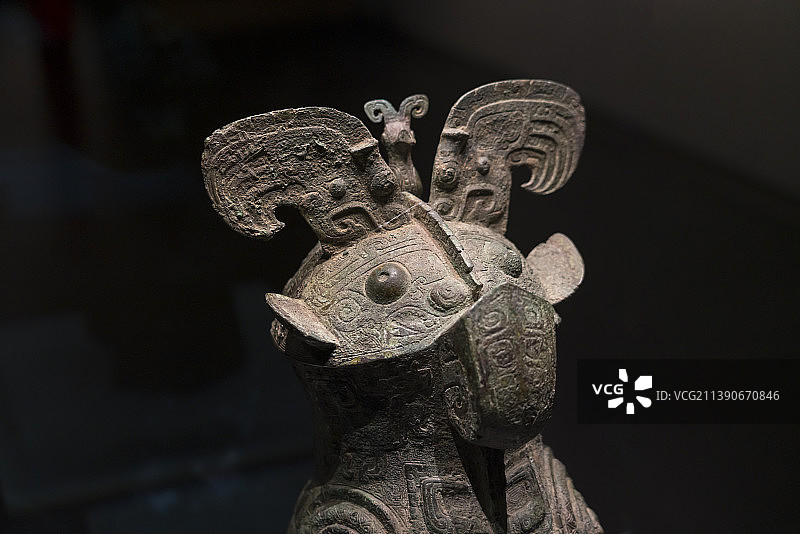 河南博物院商代后期酒器文物妇好鸮尊图片素材