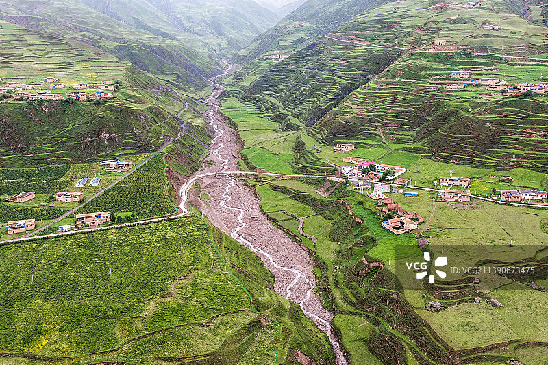 春天里，丁青图片素材