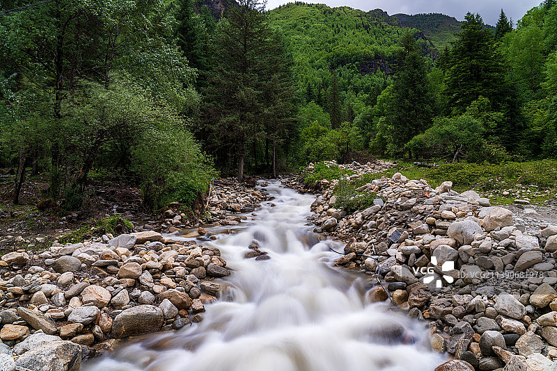 丹巴党岭的流水长曝光图片素材