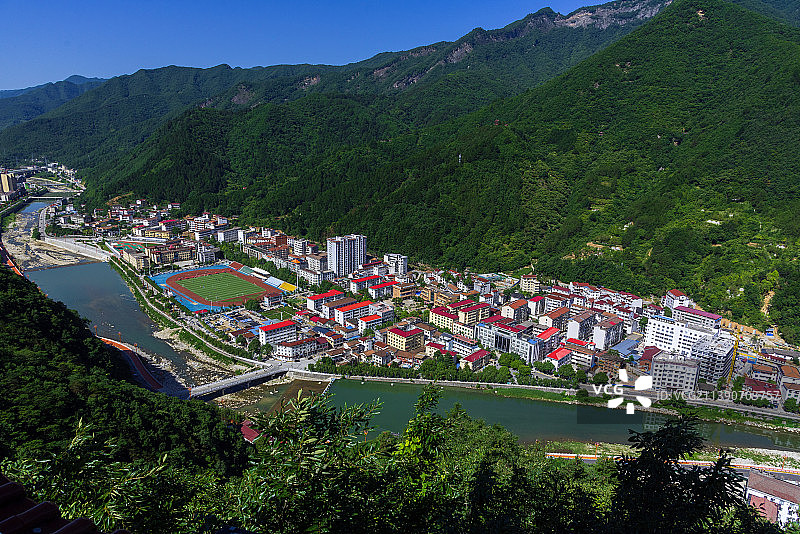 俯瞰汉中市佛坪县城图片素材