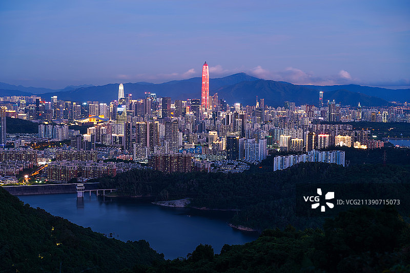 塘朗山看深圳福田CBD图片素材