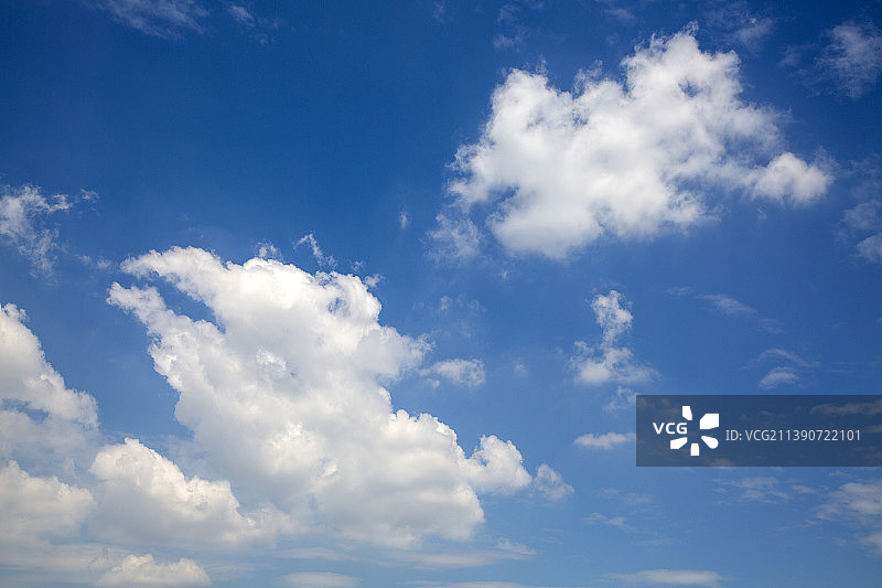 蓝天空中的白云自然风光图片素材