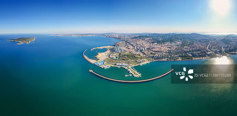 隔海相望刘公岛图片素材