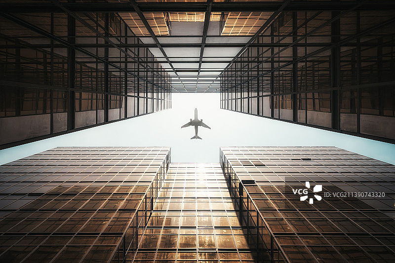 商场幕墙和飞机图片素材