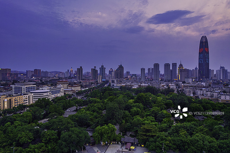 山东济南泉城广场城市天际线图片素材