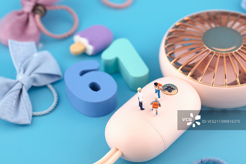 微缩创意国际儿童节礼物和快乐图片素材