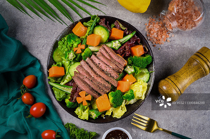 牛肉条沙拉减脂餐图片素材