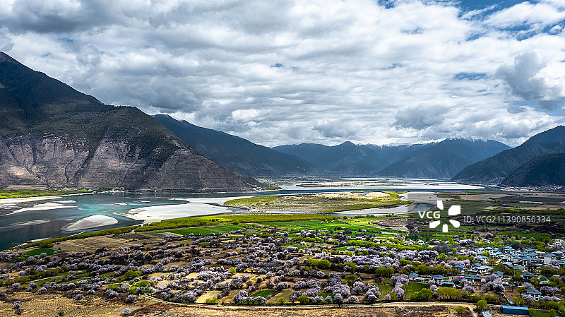 米林县雅鲁藏布江大峡谷图片素材