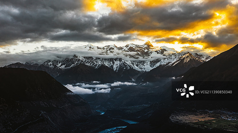 林芝市雅鲁藏布江索松村南迦巴瓦峰图片素材