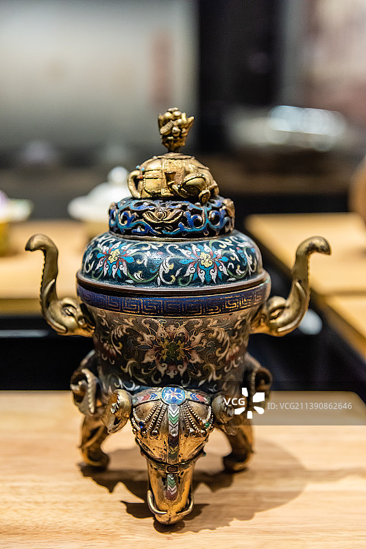 清代景泰蓝熏炉图片素材