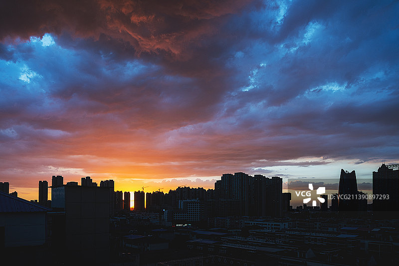 晚霞 城市火烧云图片素材