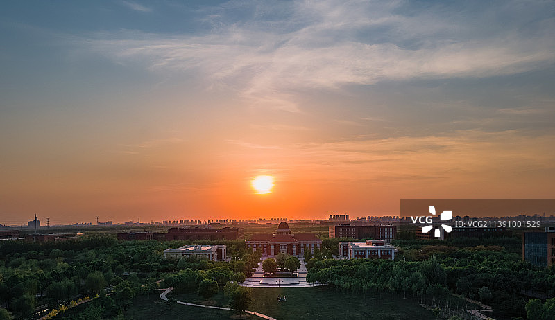 天津市南开大学津南校区木斋馆日落航拍图片素材