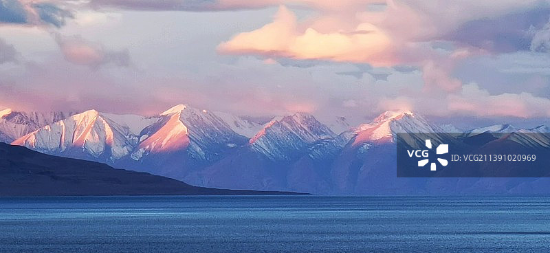 当惹雍措与达尔果雪山图片素材