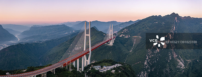 长龙横跨—世界第一高桥图片素材
