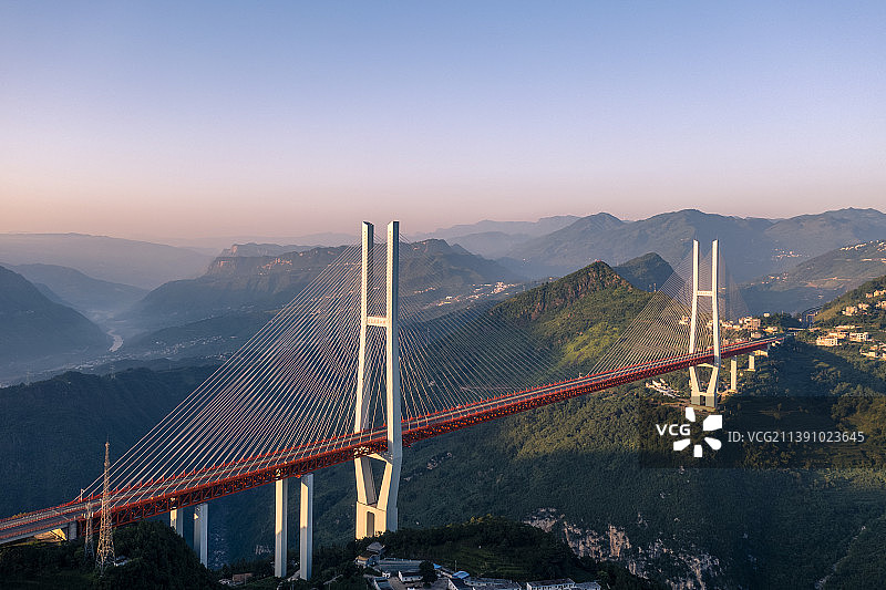 屹立于天地间的第一高桥图片素材
