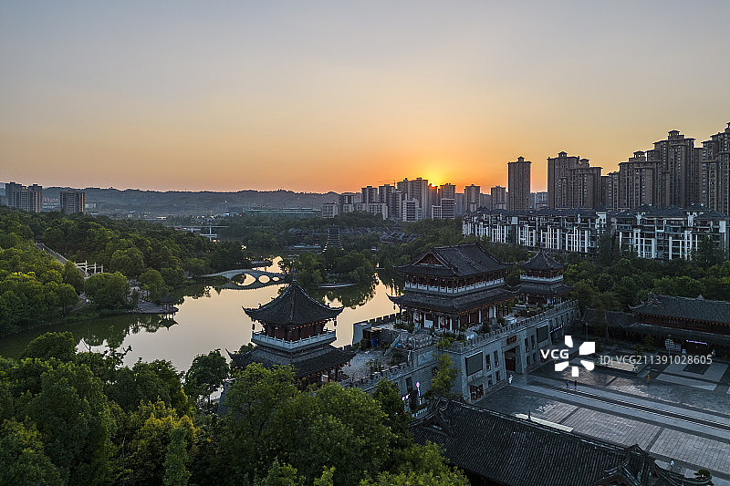 重庆市璧山区秀湖公园夕阳航拍图片素材