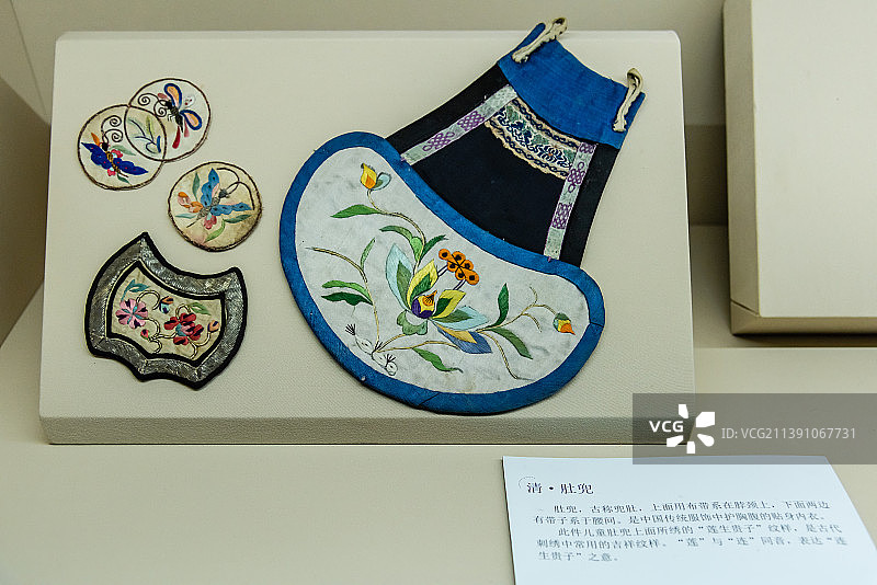 清代肚兜图片素材