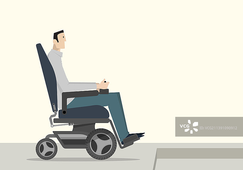 坐在电动轮椅上的男人图片素材